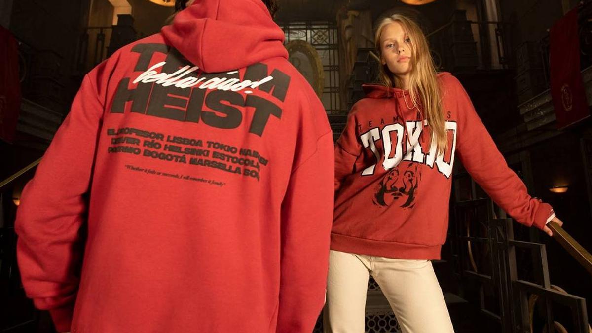 Una de las sudaderas de la nueva colección de 'La casa de papel' de Pull &amp; Bear.