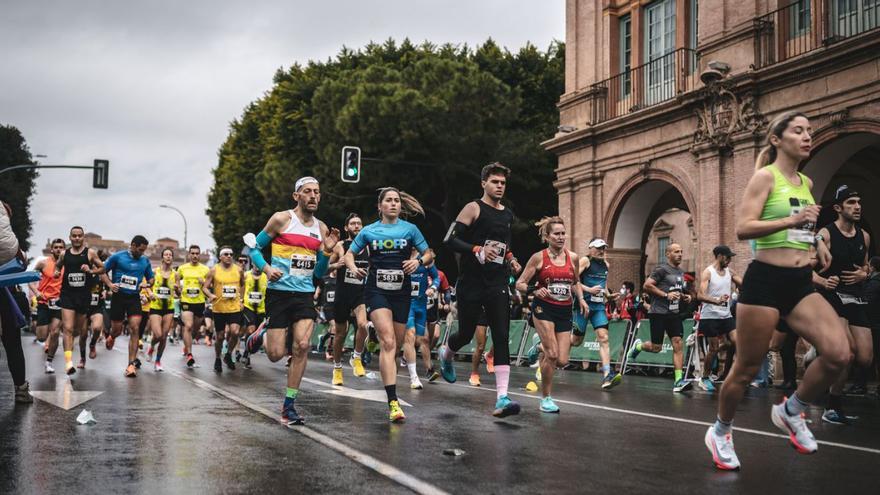 Participantes en la pasada edición de la TotalEnergies Maratón Murcia Costa Cálida. | JOSÉ MIGUEL MUÑOZ