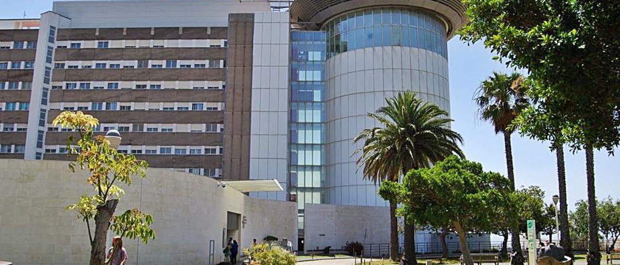 El acusado fue llevado al Hospital Universitario de Canarias (HUC).