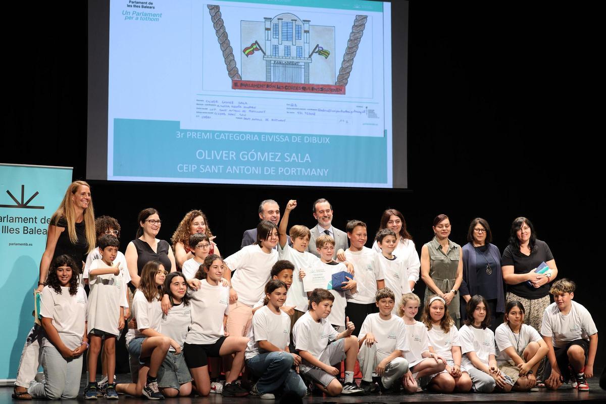 Todas las imágenes de la XXII edición del concurso de dibujo 'Un Parlament per a tothom'.