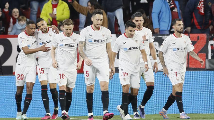 El Sevilla aprieta a un Elche que se acerca a Segunda