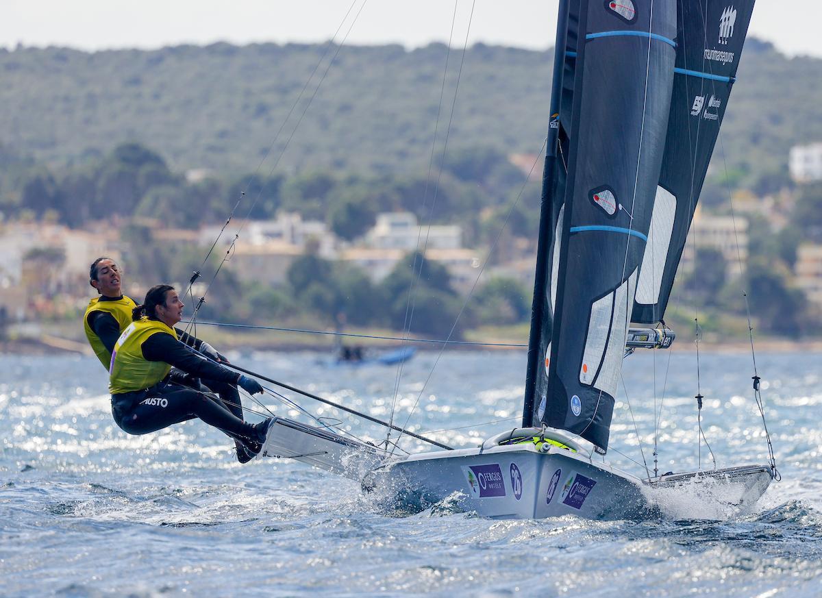 Paula Barceló y María Cantero aspiran al título en la clase 49er FX