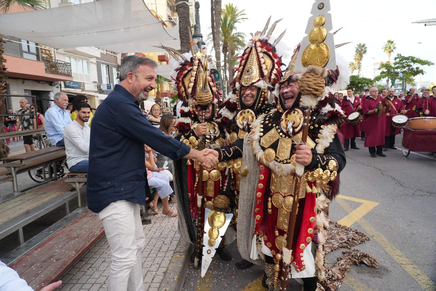 El Grau da inicio a las fiestas de Sant Pere con pólvora, bous y música