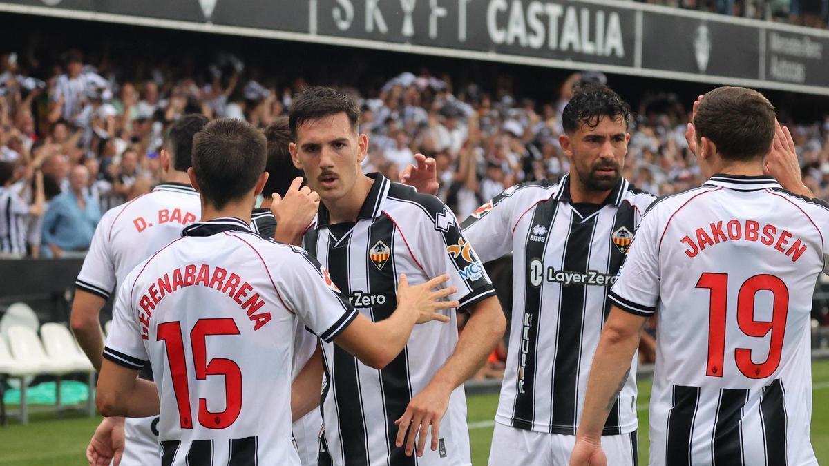 Agustín Sienra, durante la celebración del 1-0 de Cala al Eibar en el SkyFi castalia.
