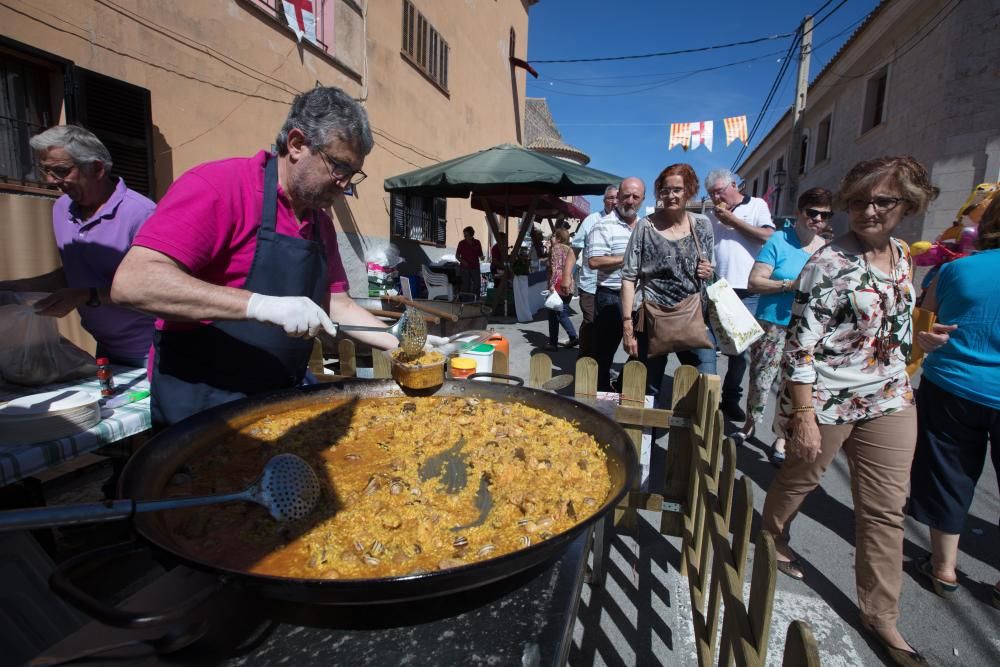 Schnecken-Liebhaber sowie Neugierige sind am Sonntag (21.5.) bei der Fira del Caragol auf ihre Kosten gekommen. Wer die Tiere lieber nicht auf dem Teller hat, konnte eine Riesen-Ensaimada probieren.