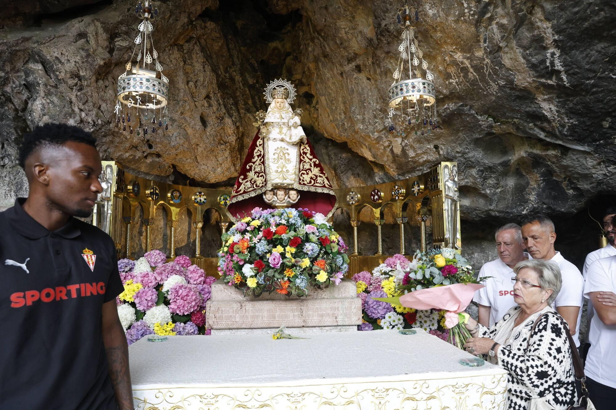 EN IMÁGENES: Visita del Sporting a La Santina en Covadonga