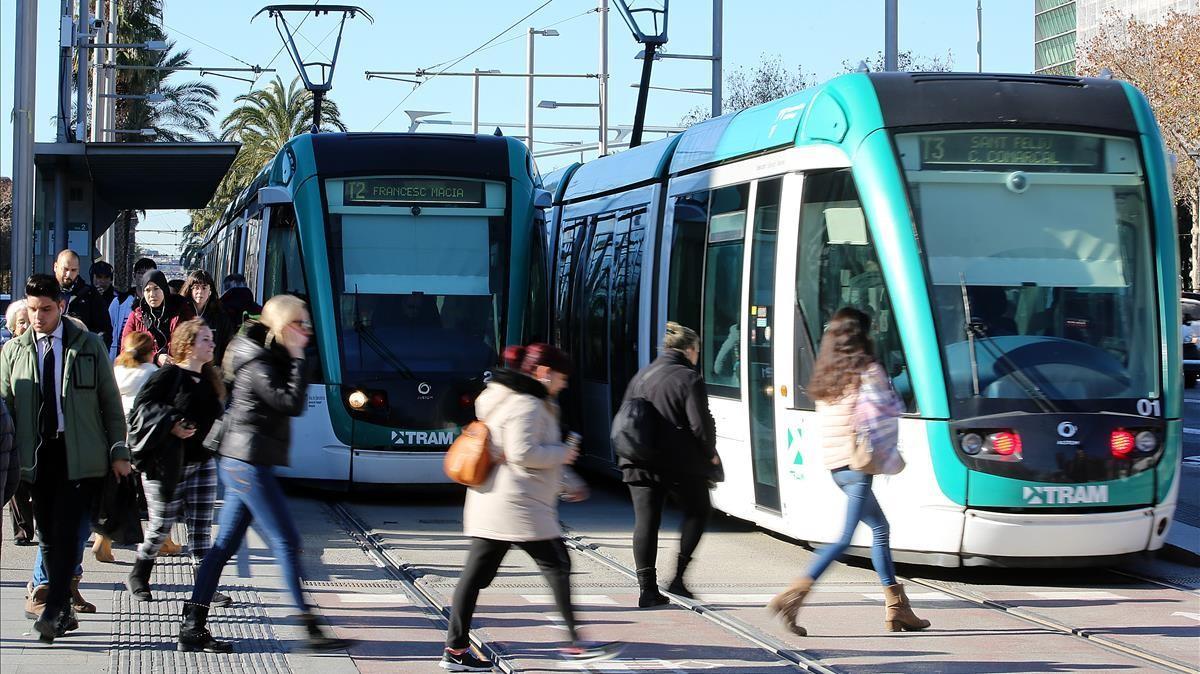 BARCELONA 24 01 2019  Barcelona Trambaix o tranvia por la Diagonal  En la foto a su paso por la Pca  Maria cristina  FOTO de RICARD CUGAT