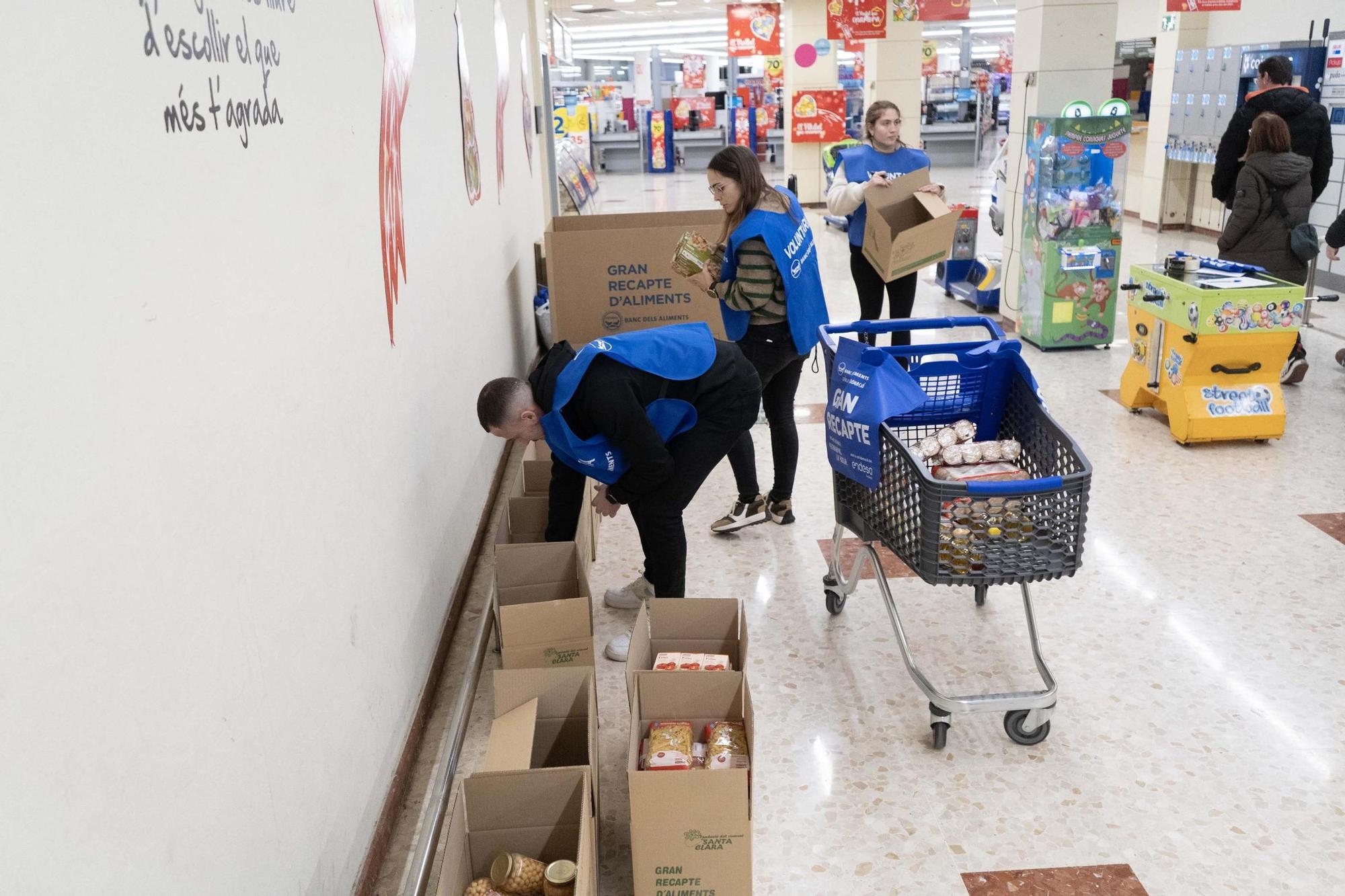 El Gran Recapte d'Aliments en supermercats de Manresa, en imatges