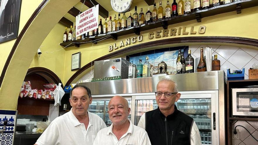 La 'receta secreta' del boquerón en adobo del Blanco Cerrillo recibe la medalla de Sevilla: "Por mucho que lo intentes, no vas a hacerlo igual"