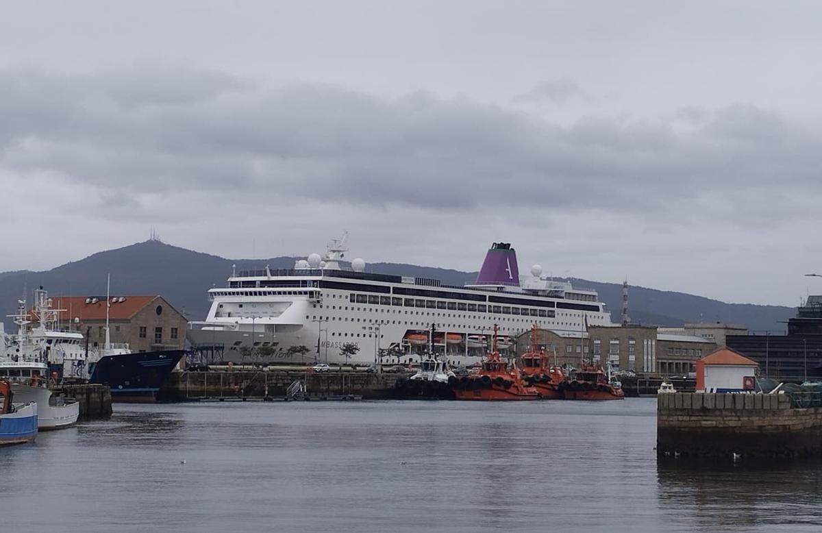 El «Ambition», atracado este sábado en Vigo.