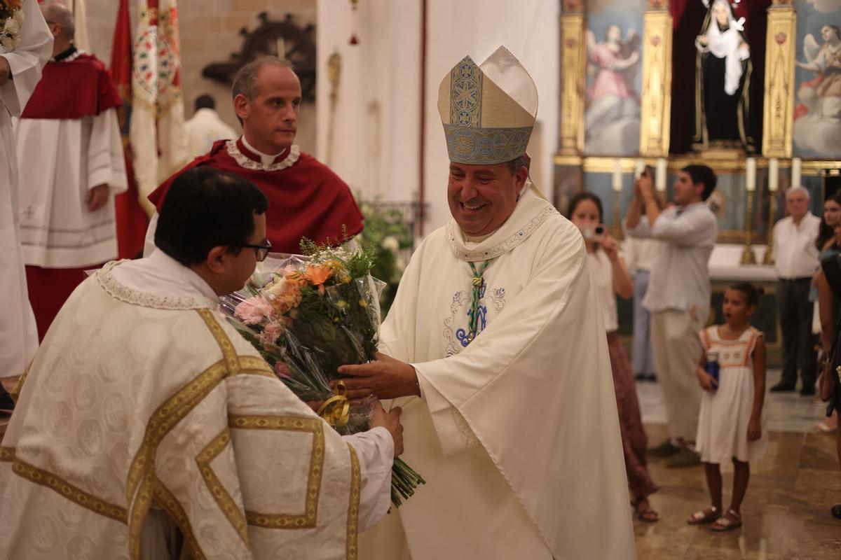 El obispo, Vicent Ribas, tras oficial la misa este miércoles en la catedral de Ibiza.