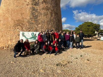 Las torres de defensa de Mallora se encienden por los derechos humanos, en imágenes