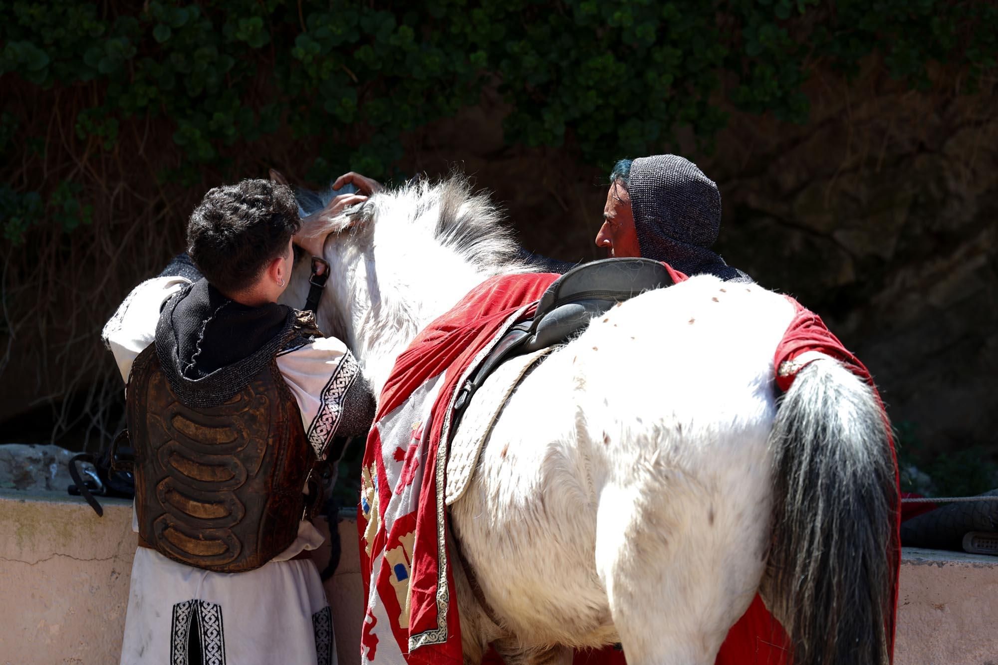 Los escolares de Ibiza visitan la feria Eivissa Medieval