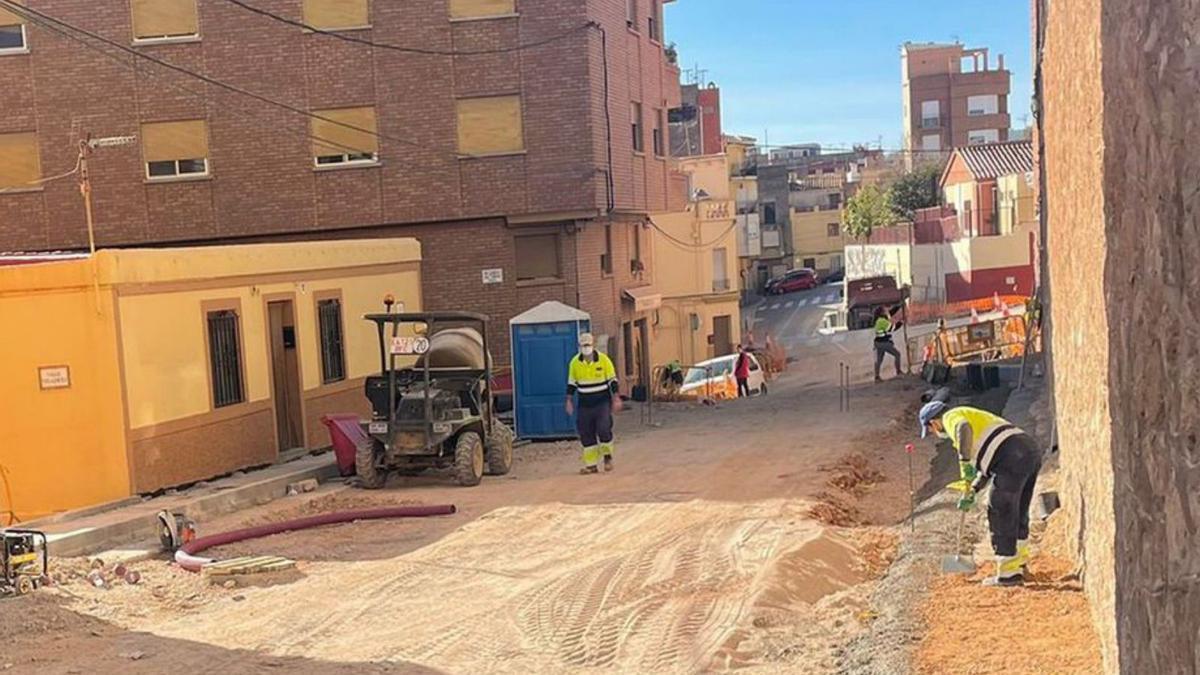 Los trabajos en Grangel Girona mejorará las condiciones de circulación.  | NOMDEDEU