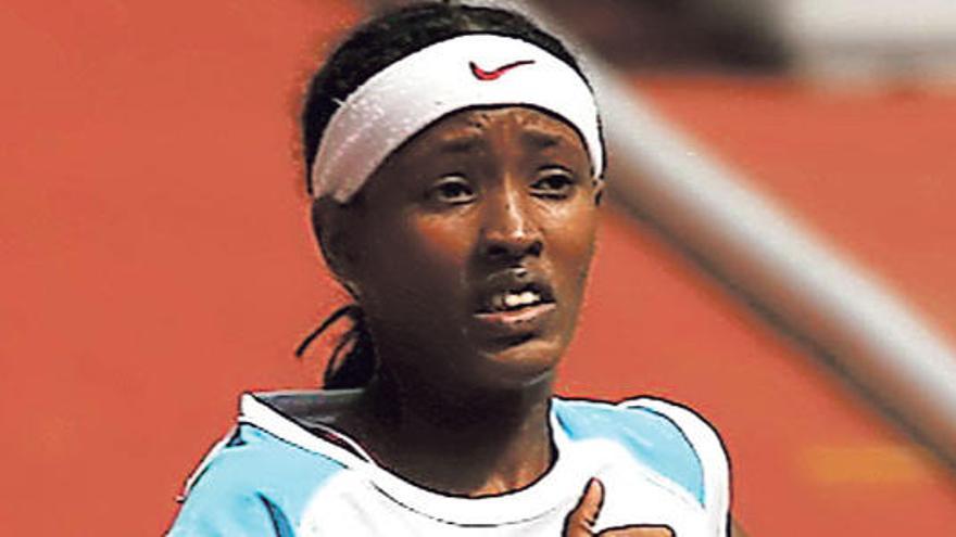 La atleta Samia Yusuf Omar en la carrera de los 200 metros en los Juegos Olímipicos de Pekín 2008.