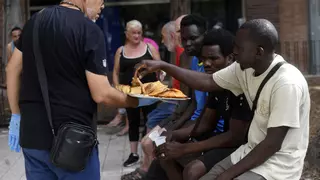 Buscan albergues de acogida para los migrantes desalojados del puente del Malecón