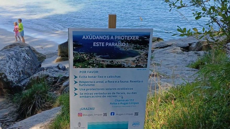 Uno de los carteles colocados por la plataforma ciudadana.
