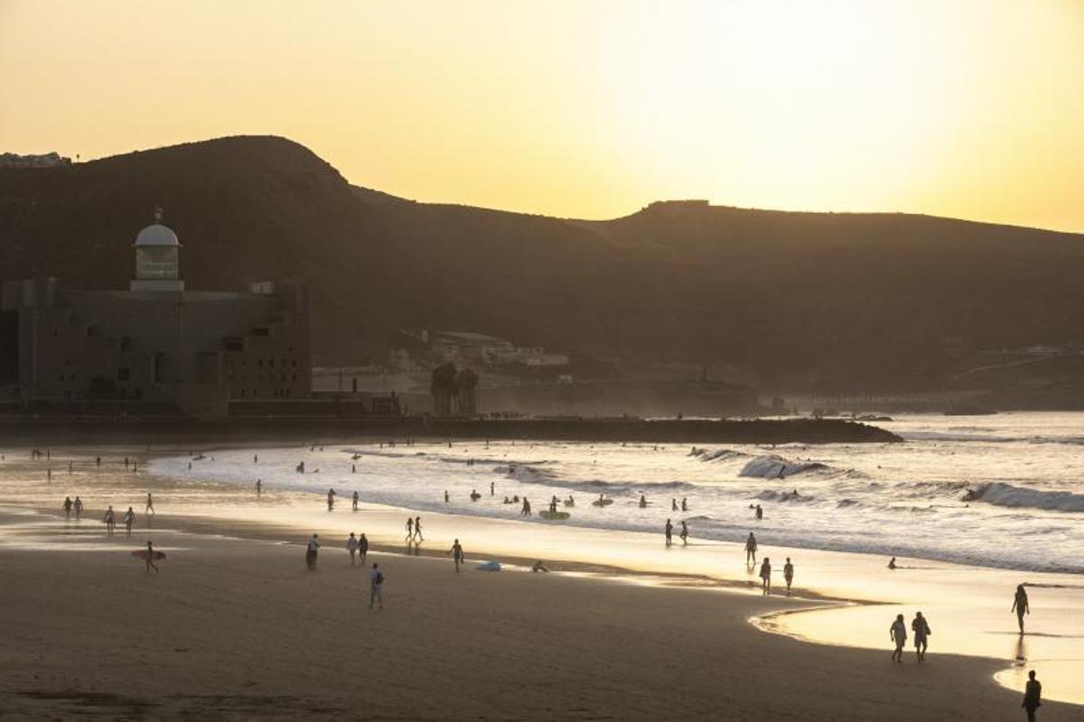 28.10.19. Las Palmas de Gran Canaria. Meteorología. Playa de Las Canteras. Foto: Quique Curbelo  | 28/10/2019 | Fotógrafo: Quique Curbelo