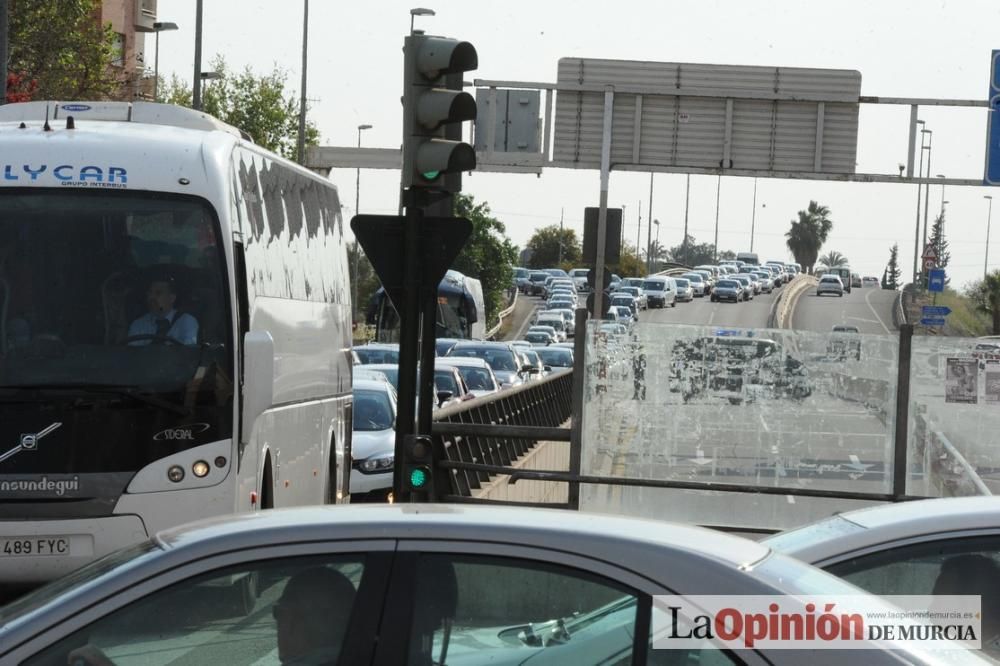 Atascos en Murcia por la protesta de los agricultores en sus tractores