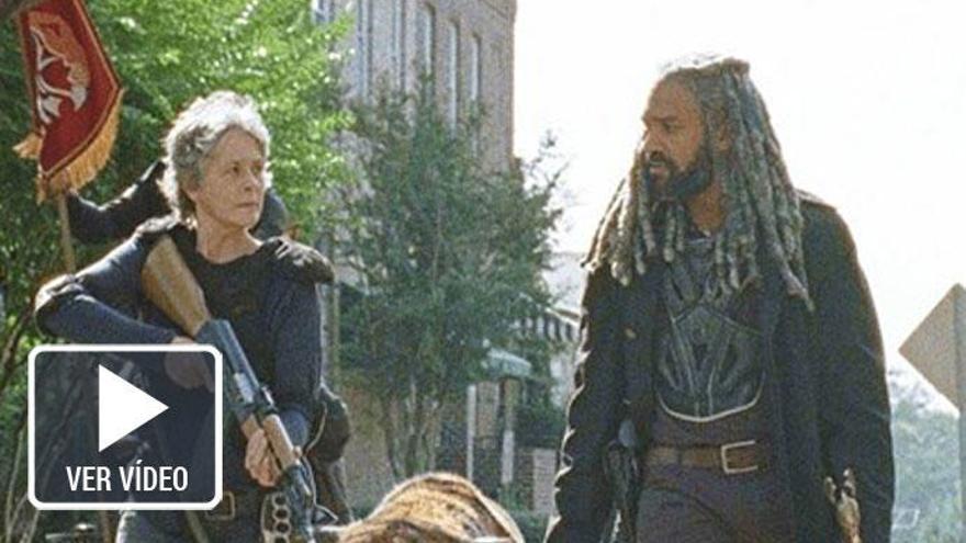 Carol y Ezequiel en la séptima temporada de &#039;The Walking Dead&#039;