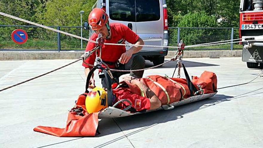 Simulació de rescat per part d&#039;efectius del GRAE d&#039;Olot durant l&#039;any passat.