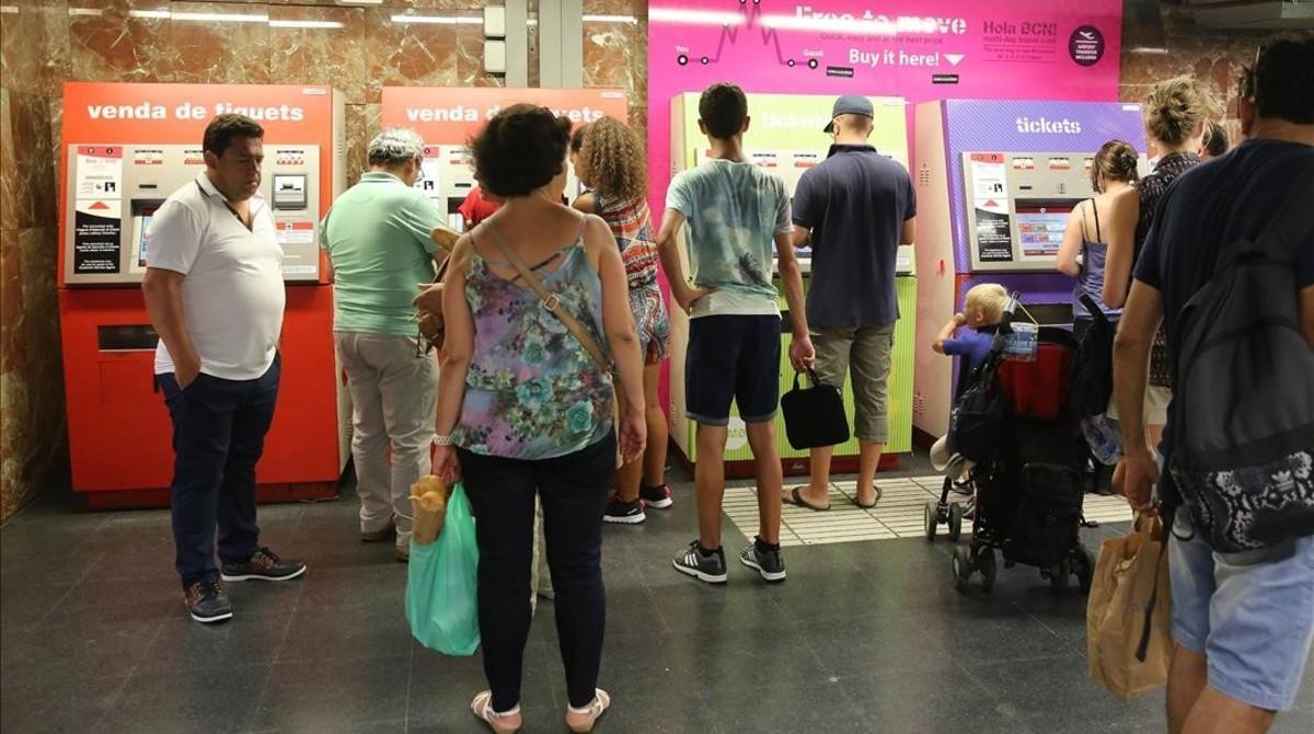 vvargas34836247 barcelona  27 07 2016 barcelona mucha gente en el metro de c160825095858