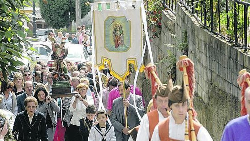 San Miguel de Lada volvió a ser fiel  a su patrón en la procesión del día grande de las fiestas