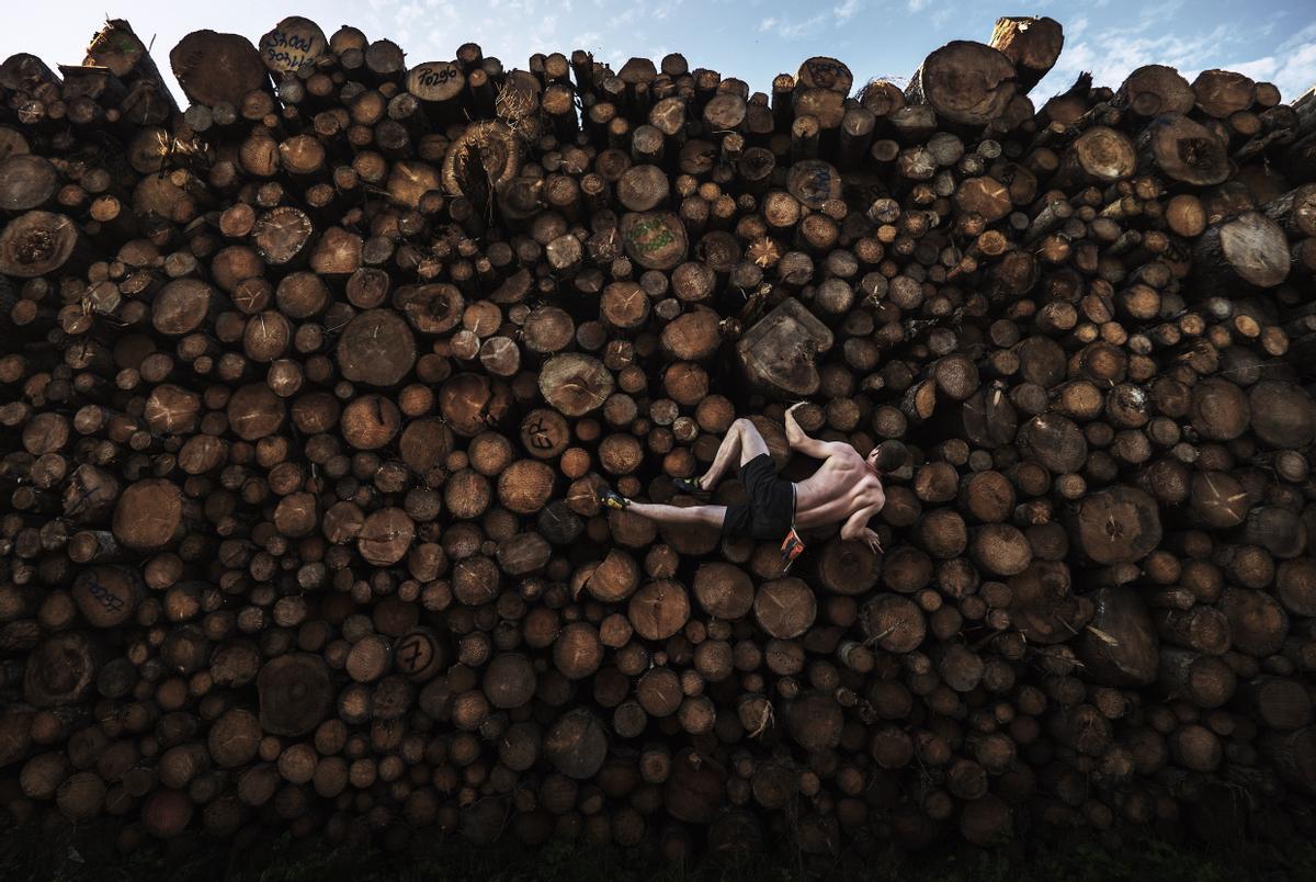 Premio Deportes: 'Log Pile Bouldering'.