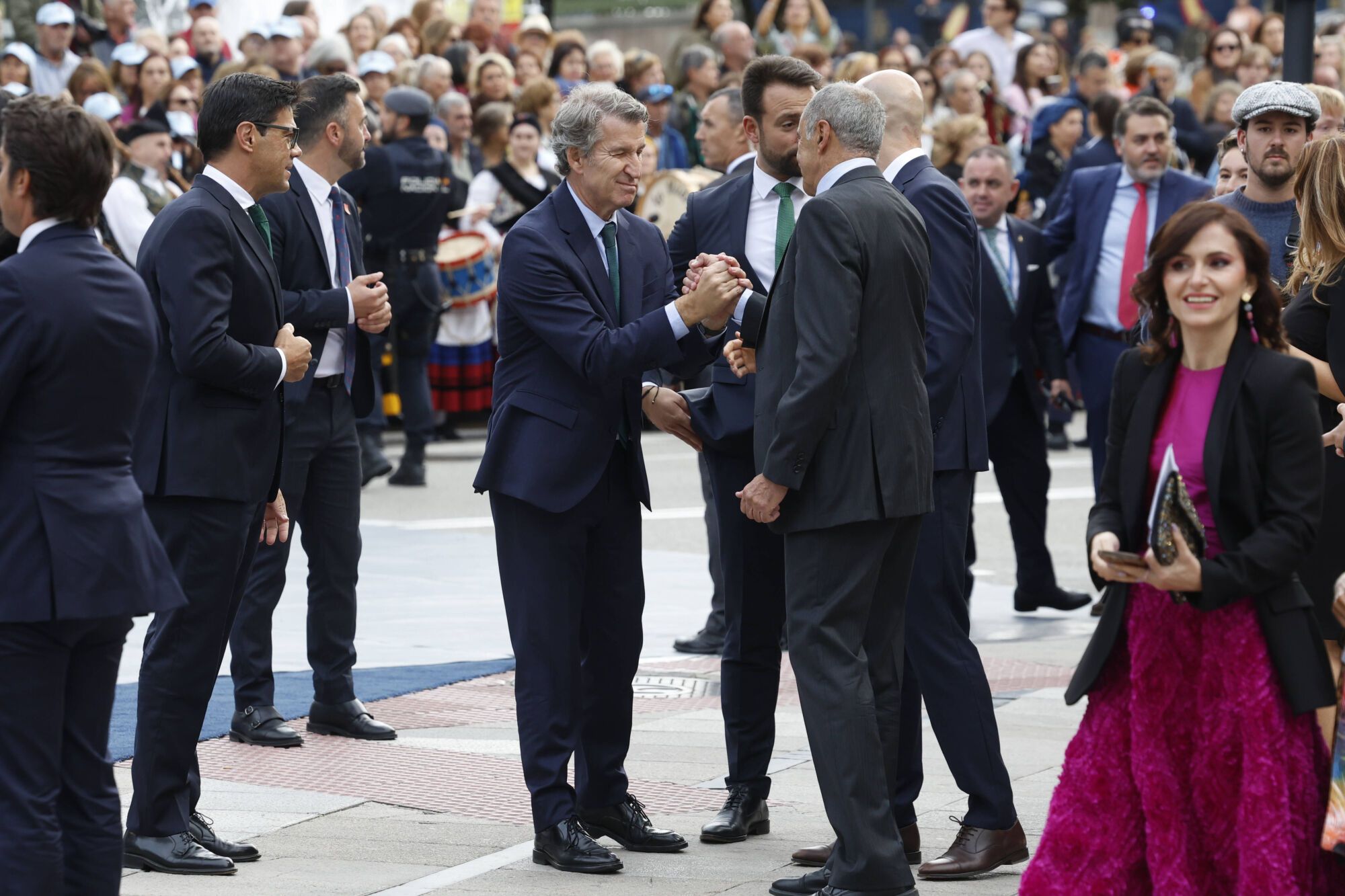  Así fue la llegada de los invitados a los premios "Princesa de Asturias" y su paso por la alfombra azul