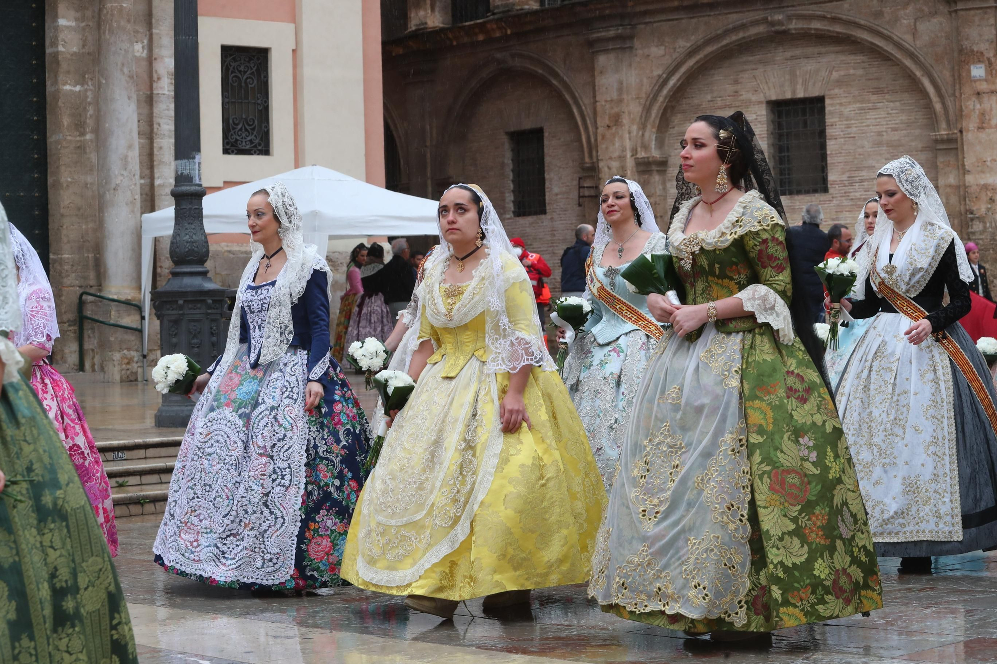 Búscate en el primer día de ofrenda por la calle de la Paz (entre las 15:30 a las 17:00 horas)