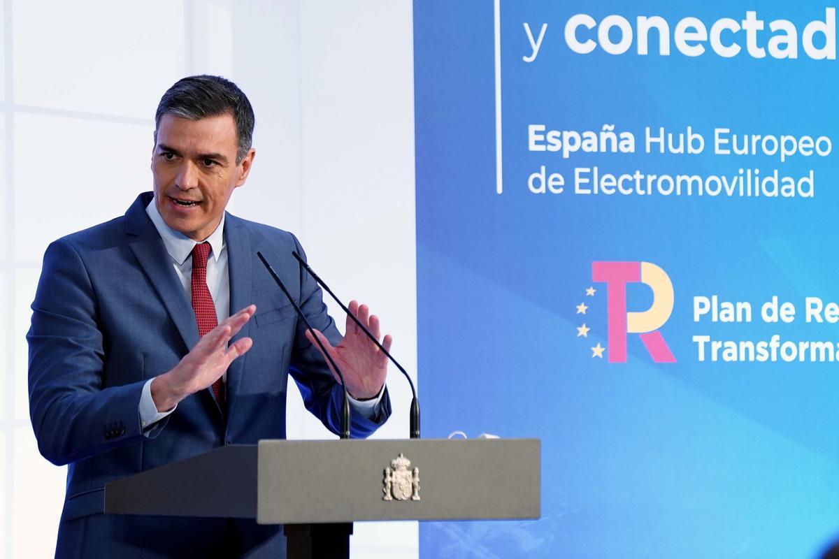 Sánchez anuncia 4.300 milions dels fons europeus per impulsar el cotxe elèctric