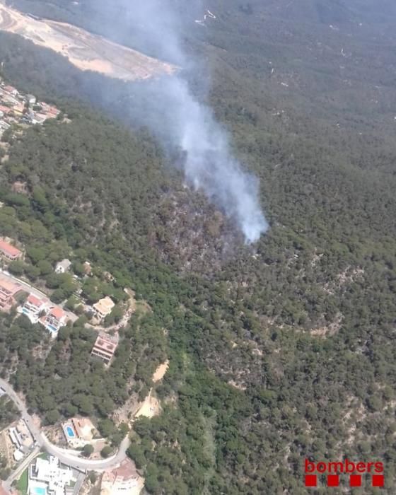 Incendi forestal en una urbanització de Lloret