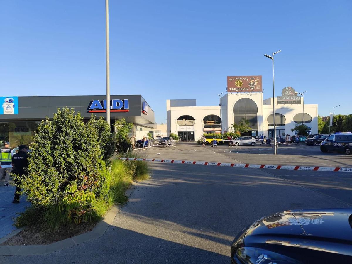 Zona acordonada en Estepona tras un tiroteo que se atribuye al crimen organizado turco.