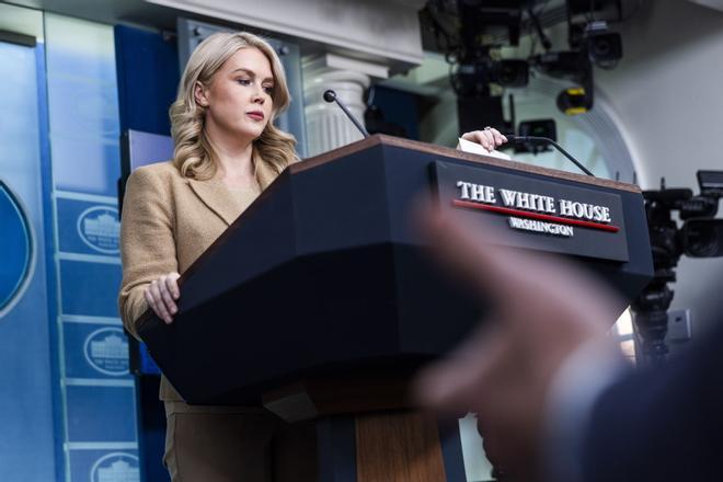 La secretaria de prensa de la Casa Blanca, Karoline Leavitt, dejará el cargo y será asesora externa de Trump