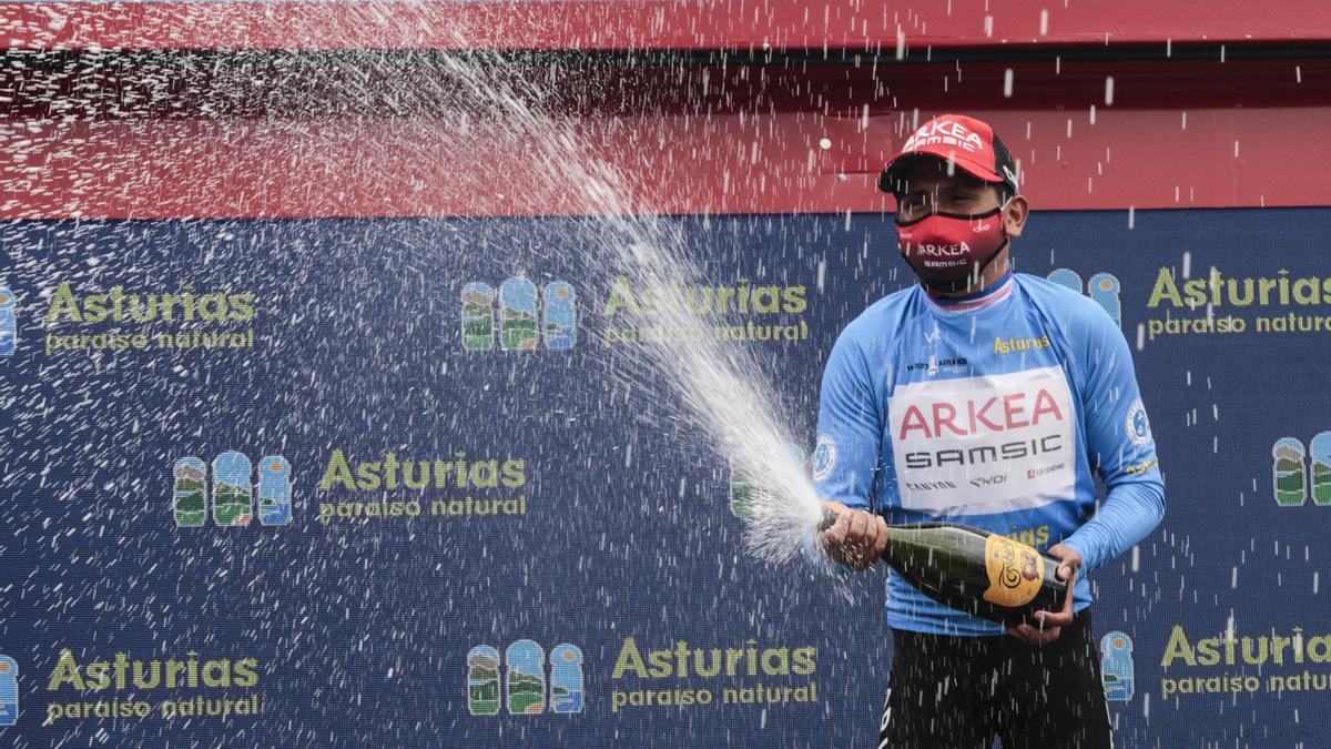 Las imágenes de la última etapa de la Vuelta a Asturias: crónica y reacciones