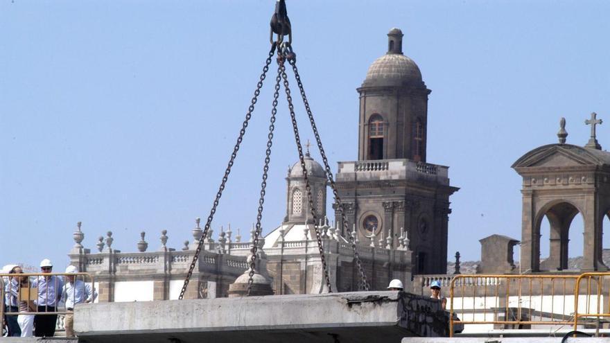 Así fue el derribo del escalextric del Guiniguada en 2006