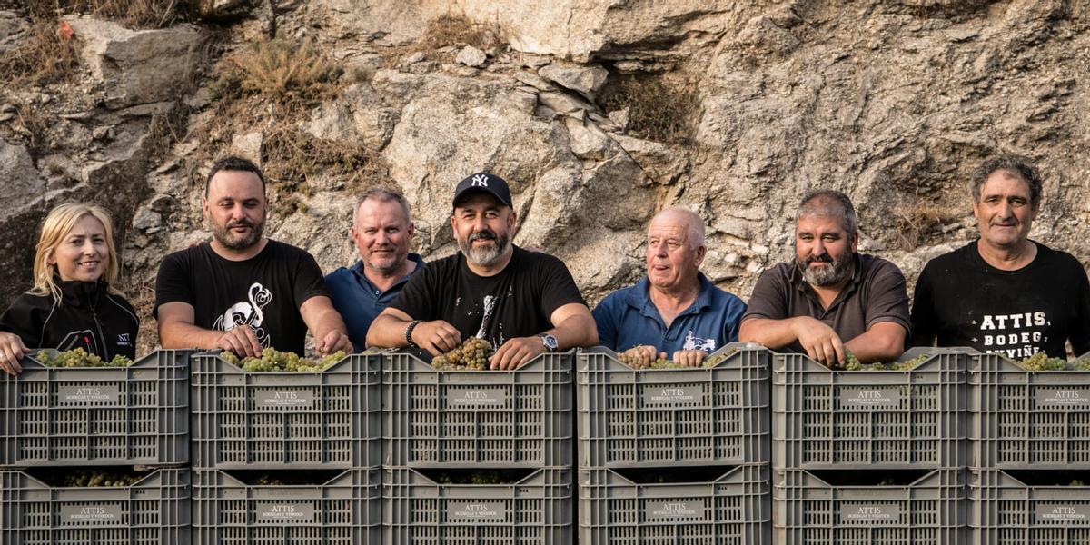 En Attis presumen de ser viticultores y mejilloneros, pero también de ser una gran familia.
