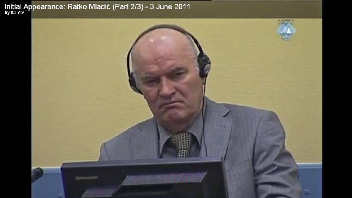 El exgeneral serbobosnio Ratko Mladic, durante una sesión del juicio contra él en La Haya, en una captura de vídeo de archivo del 3 de junio del 2011.