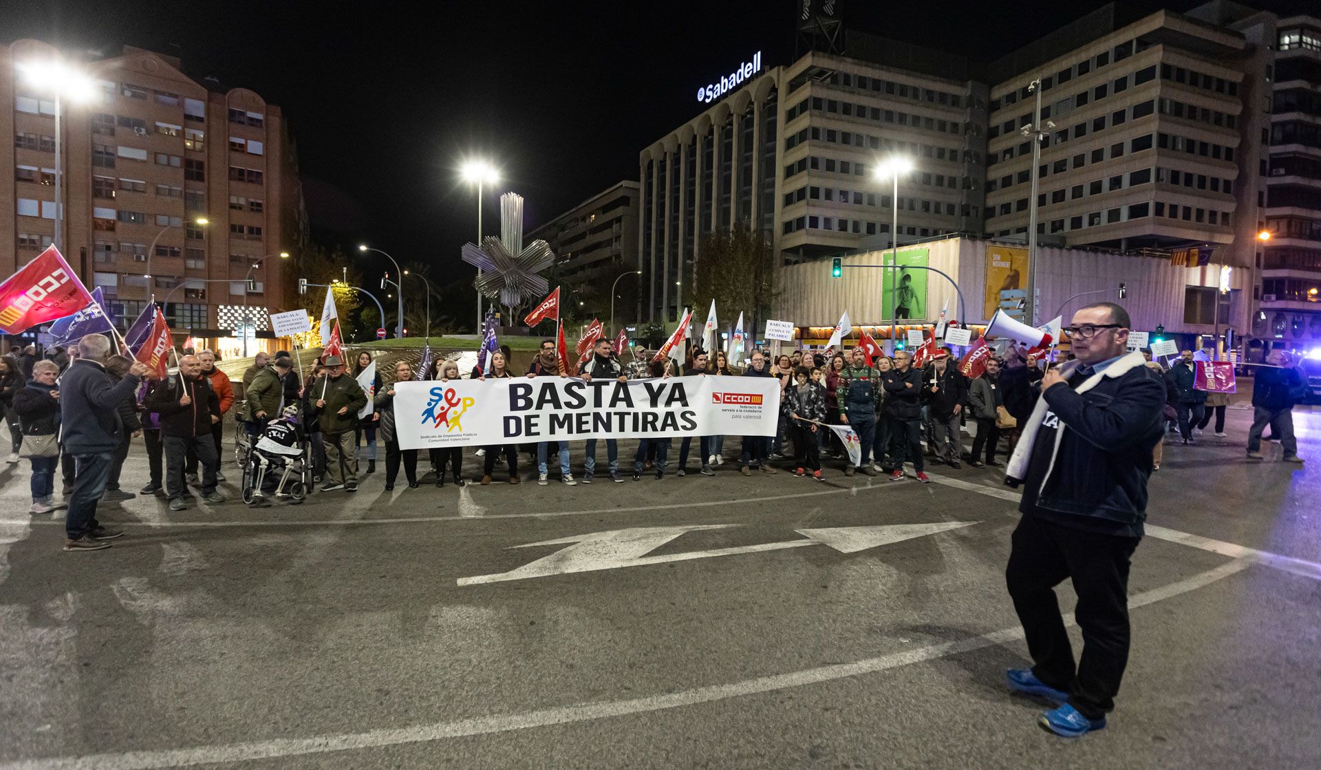 Los funcionarios del Ayuntamiento de Alicante protestan por el centro de la ciudad