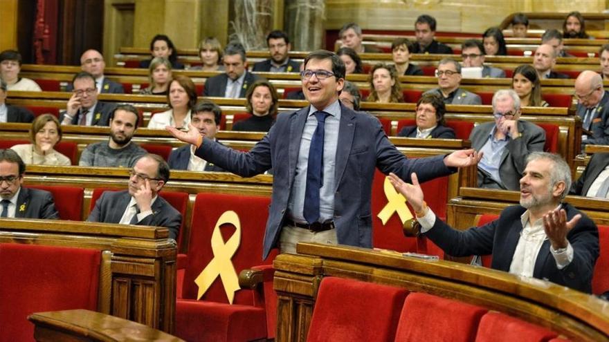 La renuncia a la DUI no evita la primera bronca en el Parlament