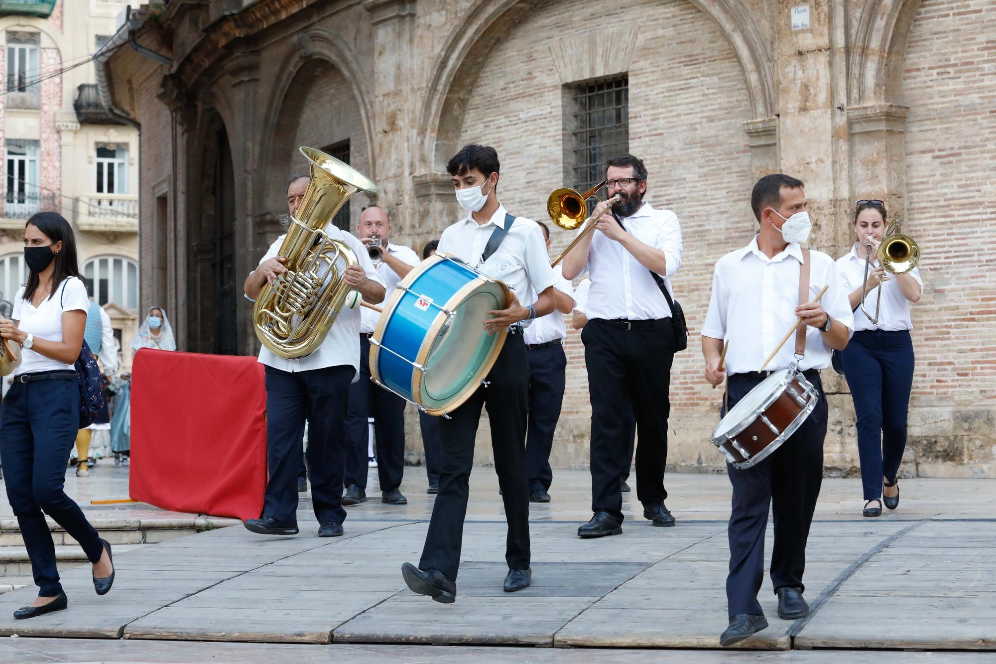 Búscate en el segundo día de Ofrenda por la calle del Mar (entre las 18.00 y las 19.00 horas).