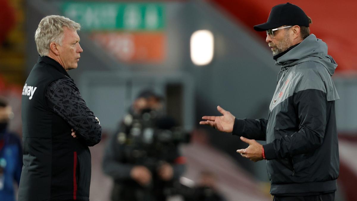 David Moyes y Jürgen Klopp, entrenadores del West Ham y el Livepool, en el último partido de Anfield,