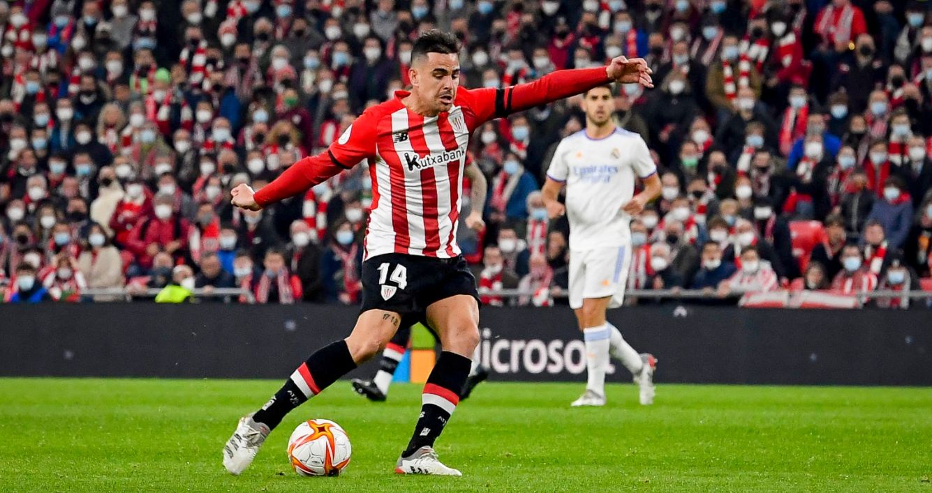 Dani García dispara en una acción del encuentro ante el Real Madrid.