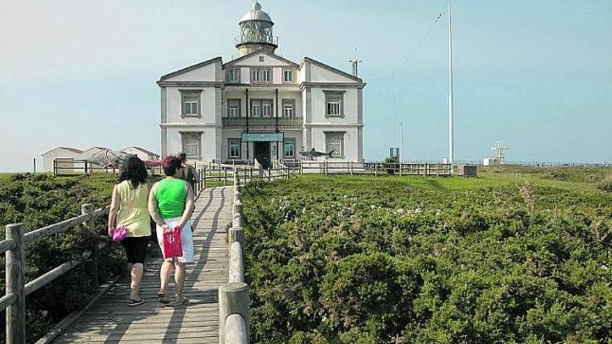 El centro del medio marino del Cabo Peñas, el punto más septentrional de la región.