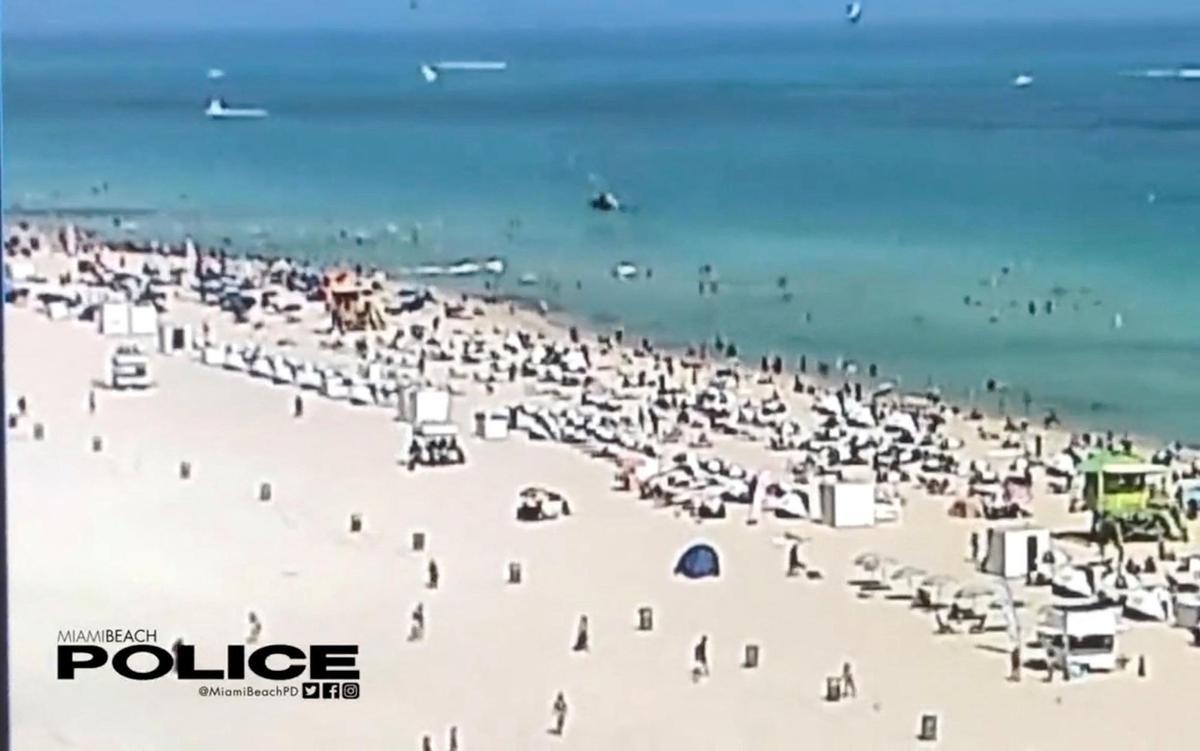 Un helicòpter s’estavella al mar a pocs metres de Miami Beach