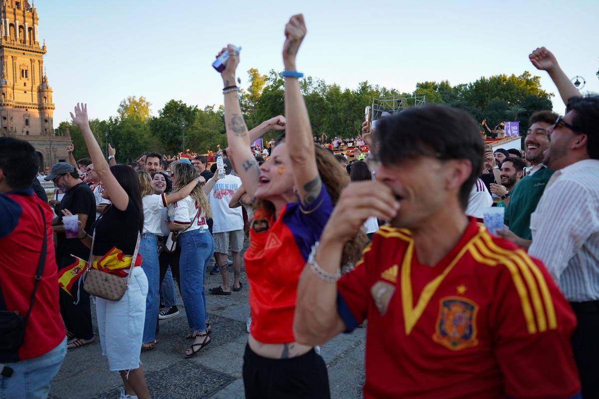 Así se vivió la semifinal entre España y Francia en la Plaza de España en imágenes Así se vivió la semifinal entre España y Francia en la Plaza de España en imágenes