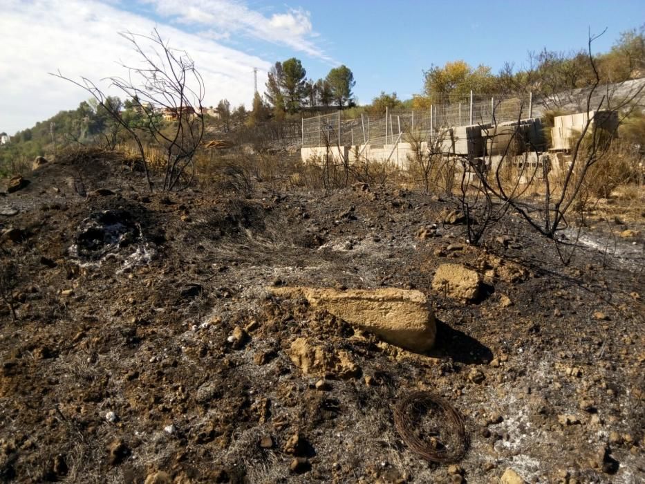 Paisaje que ha quedado en Bolbaite tras el paso del fuego.