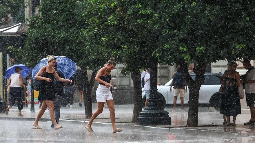 Tormenta en la Plaza del Ayuntamiento de València