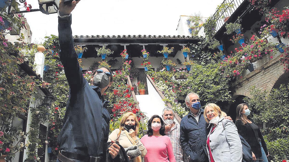 San Basilio 44 | Foto para el recuerdo en uno de los rincones más ‘selfiado’ de Córdoba.