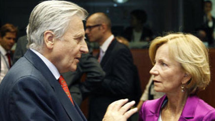 El presidente del BCE, Jean Claude Trichet, con Elena Salgado.